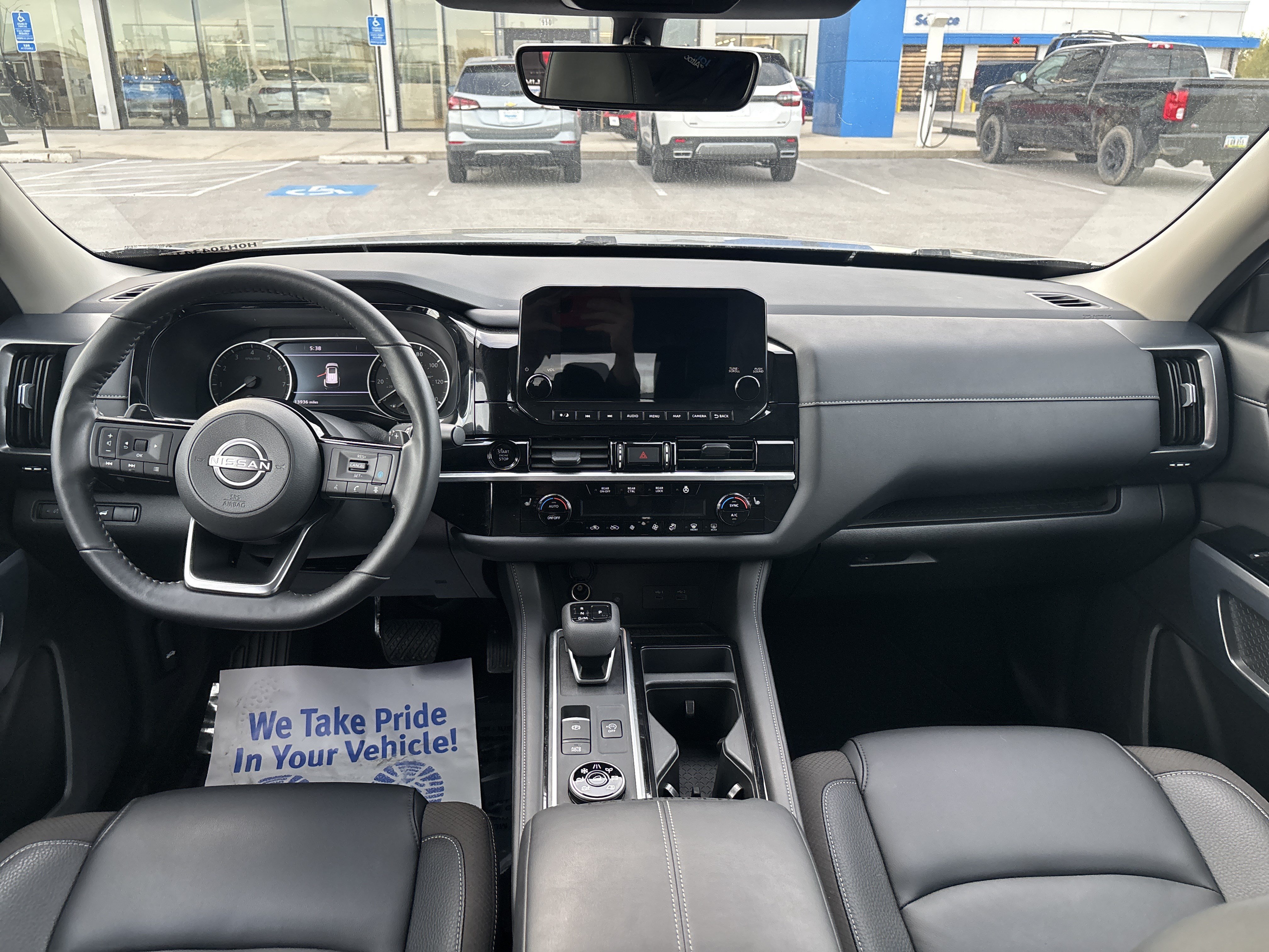 Used 2025 Nissan Pathfinder SL AWD/4WD image 11