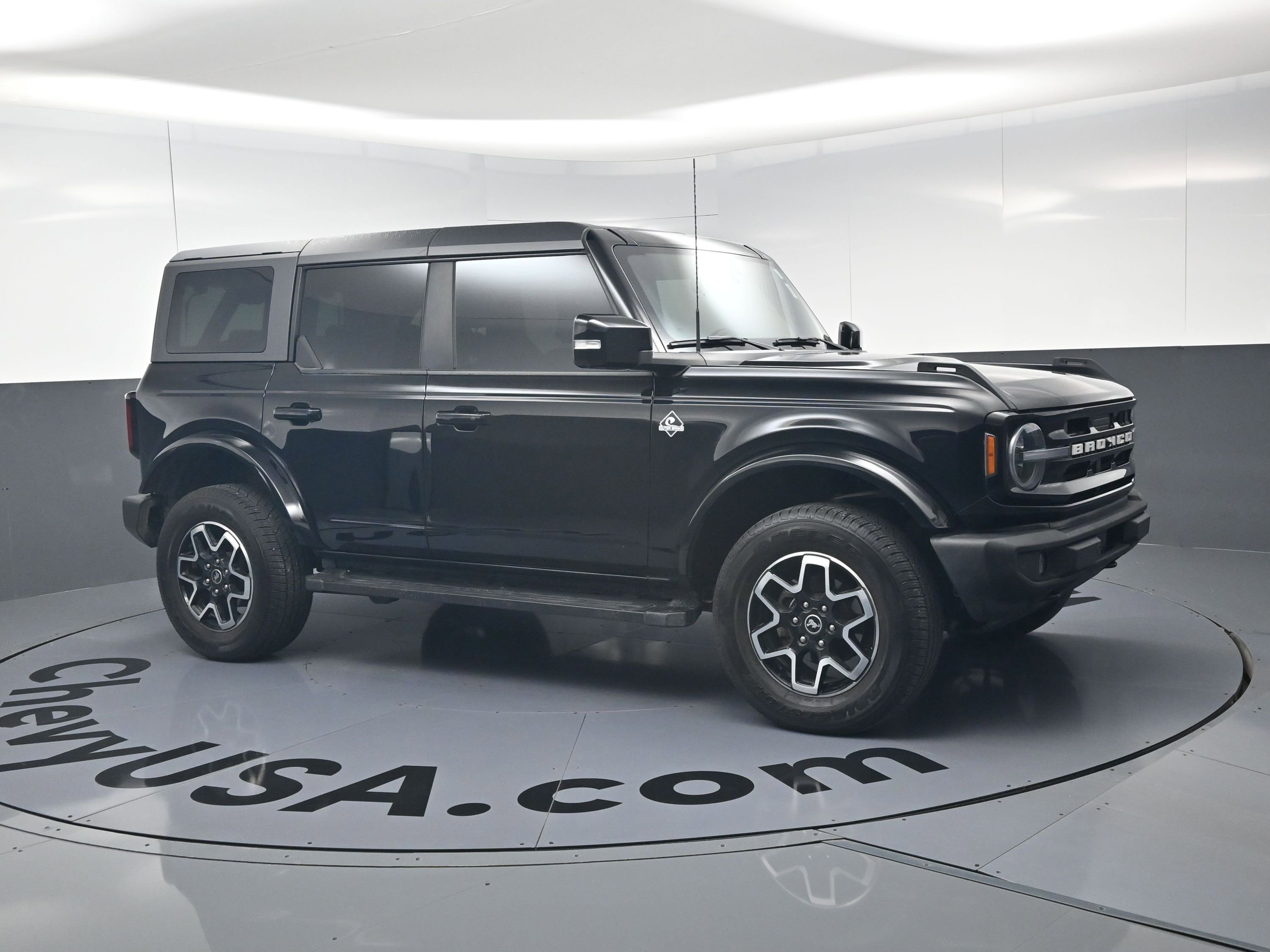 Used 2021 Ford Bronco Outer Banks AWD/4WD image 2