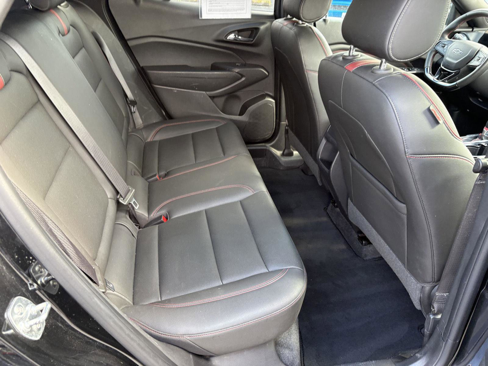 Used 2025 Chevrolet Trax RS FWD image 15