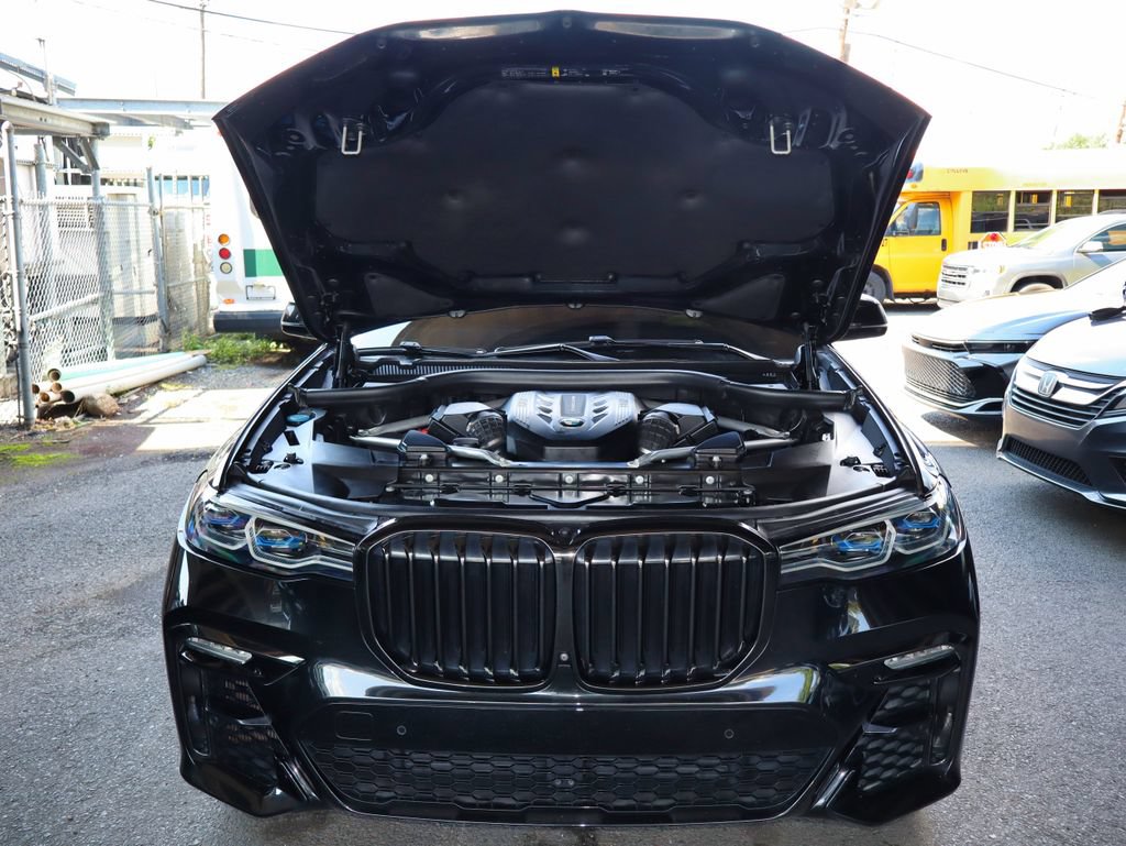 Used 2021 BMW X7 M50i w/ Dynamic Handling Package AWD/4WD image 77