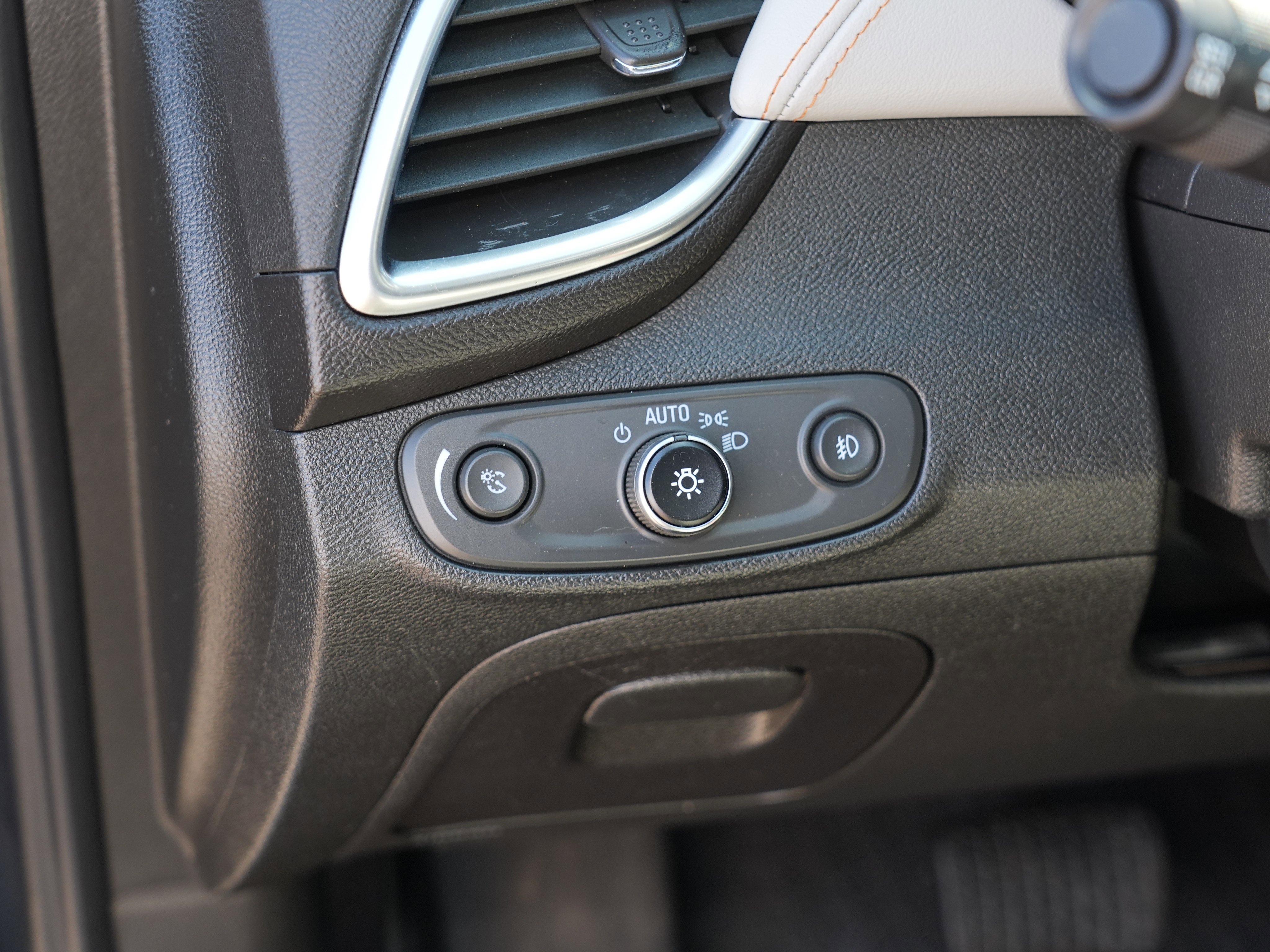 Used 2018 Chevrolet Trax Premier image 17