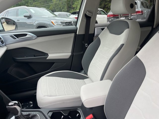 New 2025 Volkswagen Taos SE image 10