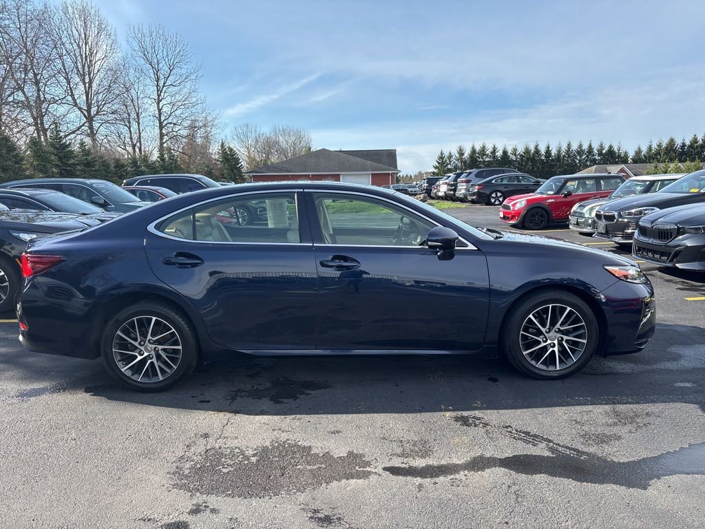 Used 2016 Lexus ES 350 w/ Luxury Package w/Wood Trim image 2