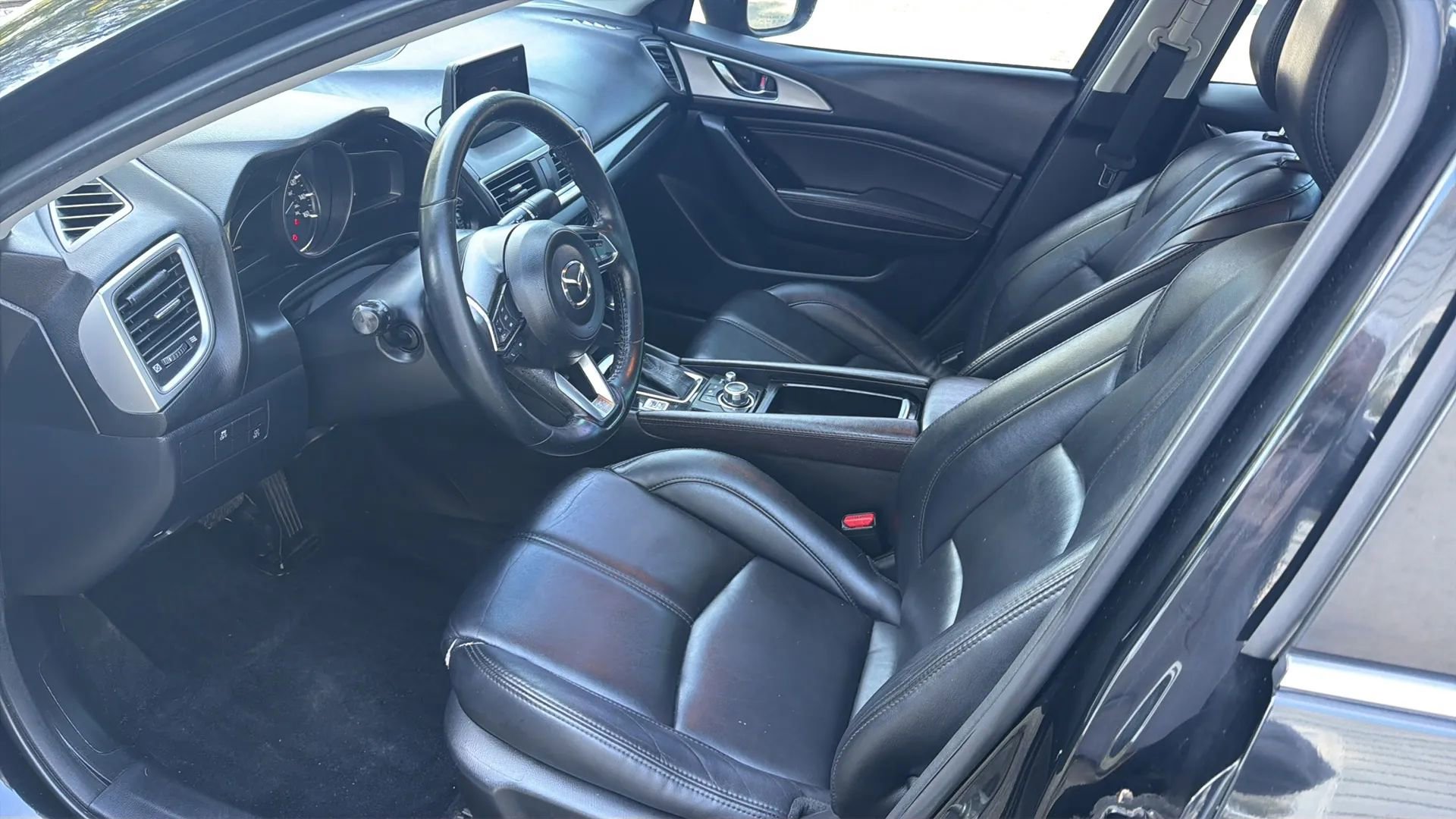 Used 2018 MAZDA MAZDA3 Touring FWD image 28