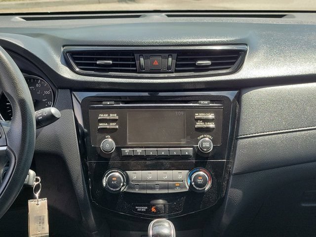 Used 2017 Nissan Rogue S FWD image 15