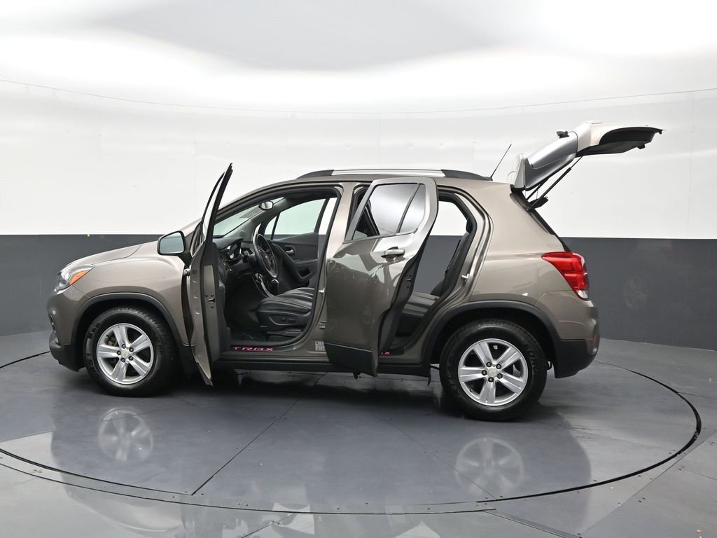 Used 2022 Chevrolet Trax LT w/ LT Convenience Package FWD image 31