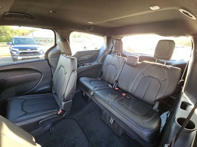 New 2026 Chrysler Pacifica Select image 30