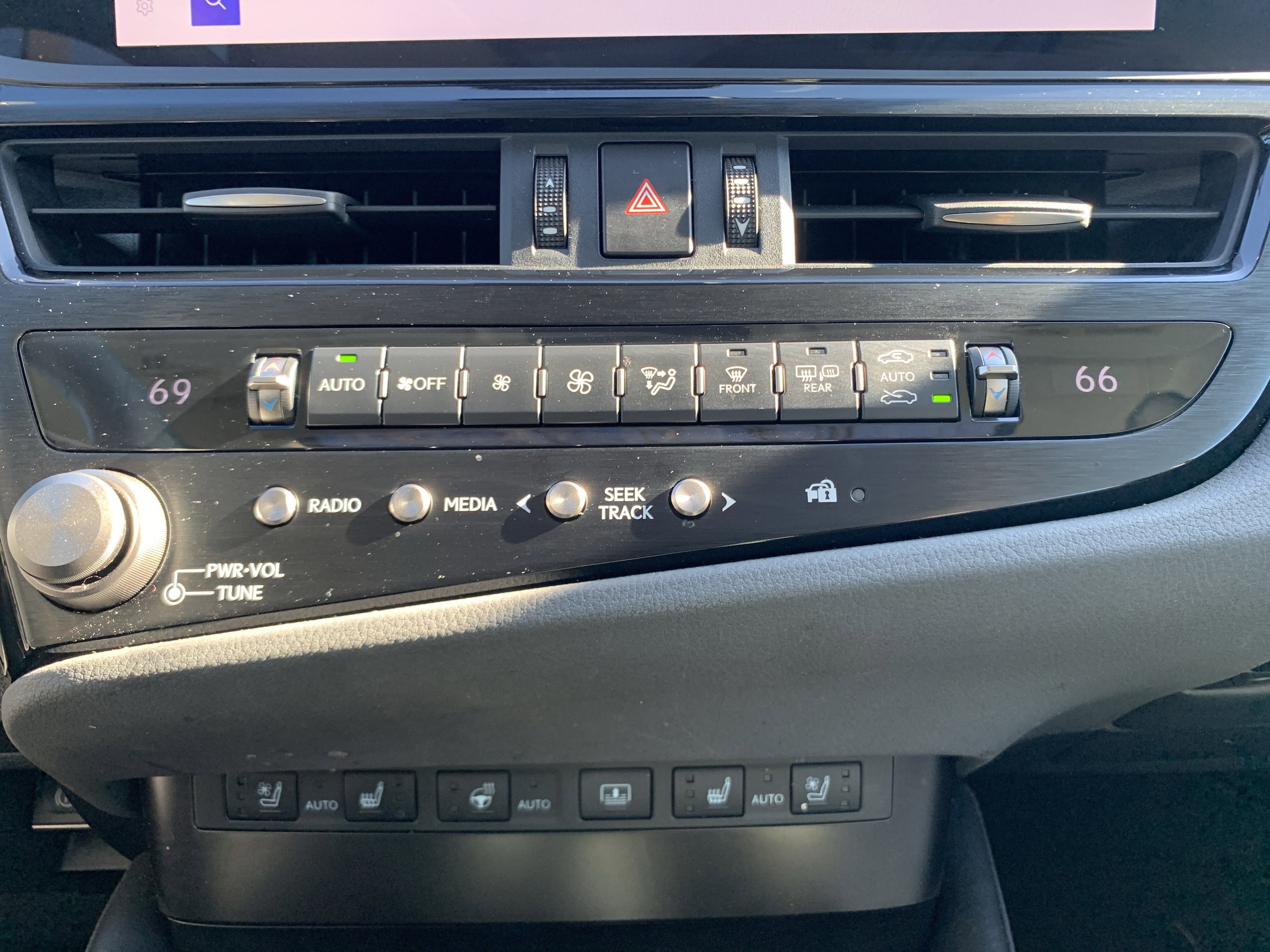 Certified 2024 Lexus ES 350 w/ Premium Package image 29