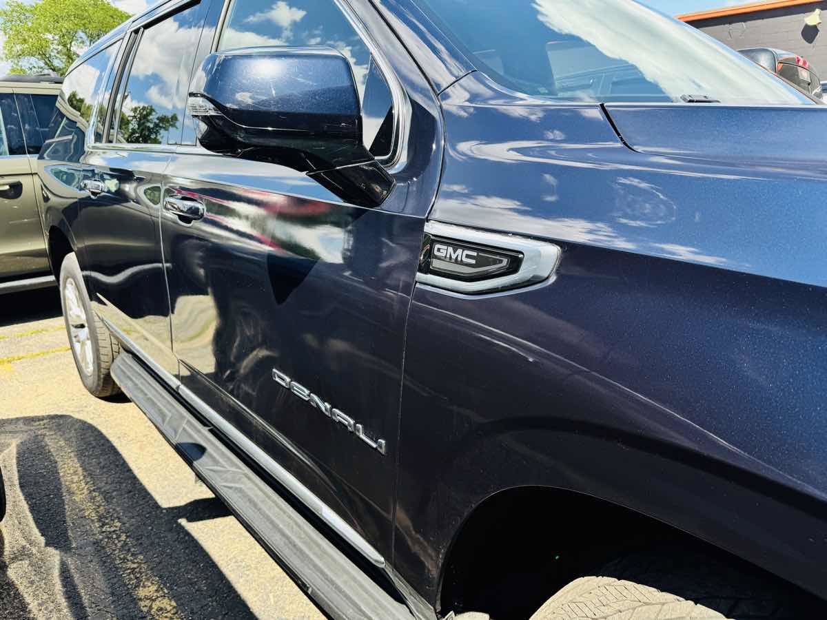 Used 2021 GMC Yukon XL Denali w/ Advanced Technology Package AWD/4WD image 4