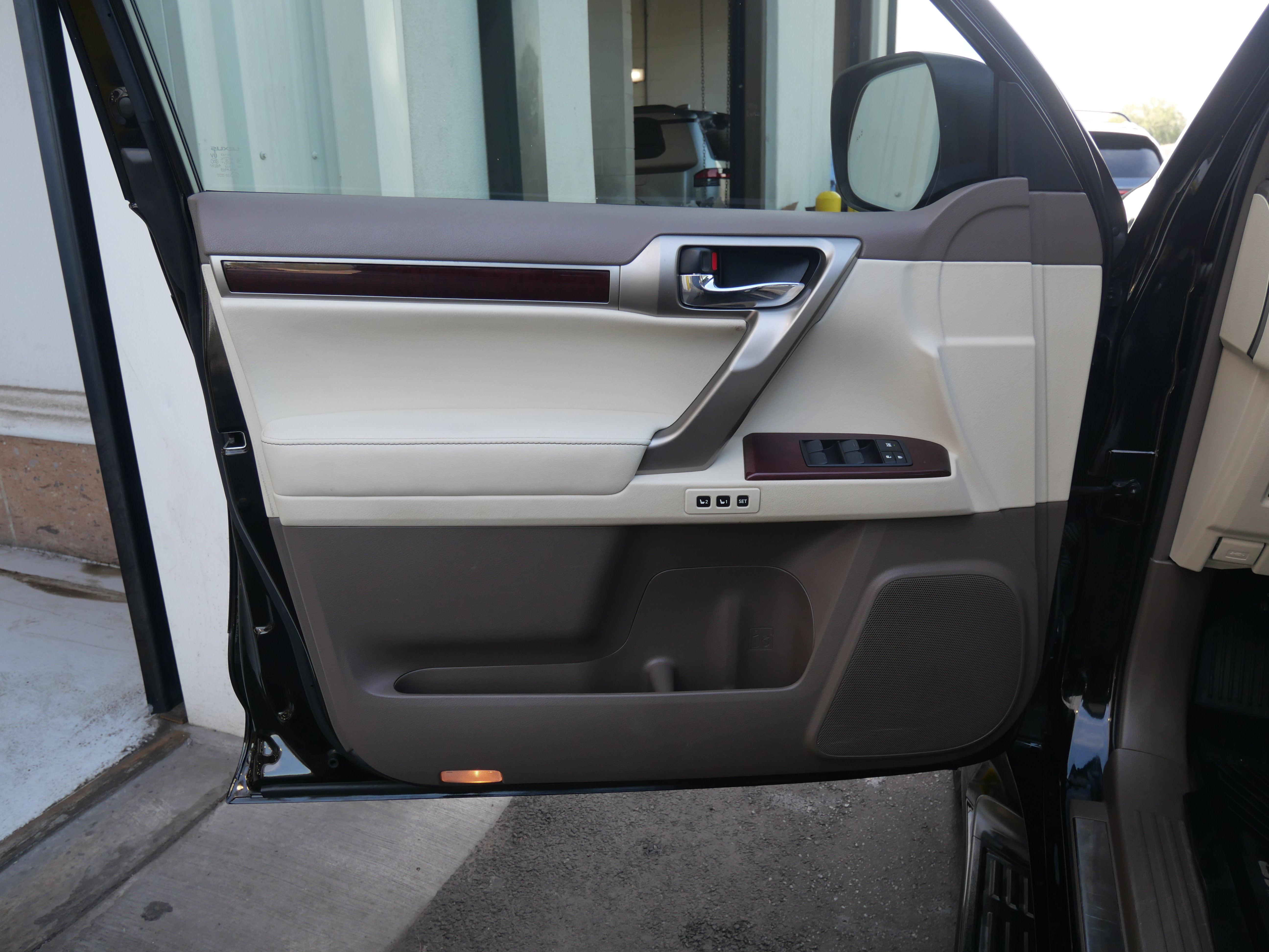 Used 2019 Lexus GX 460 image 17