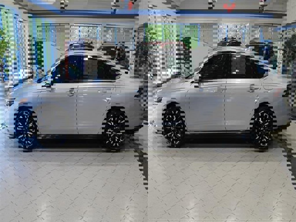 Used 2024 Honda Accord Touring image 5