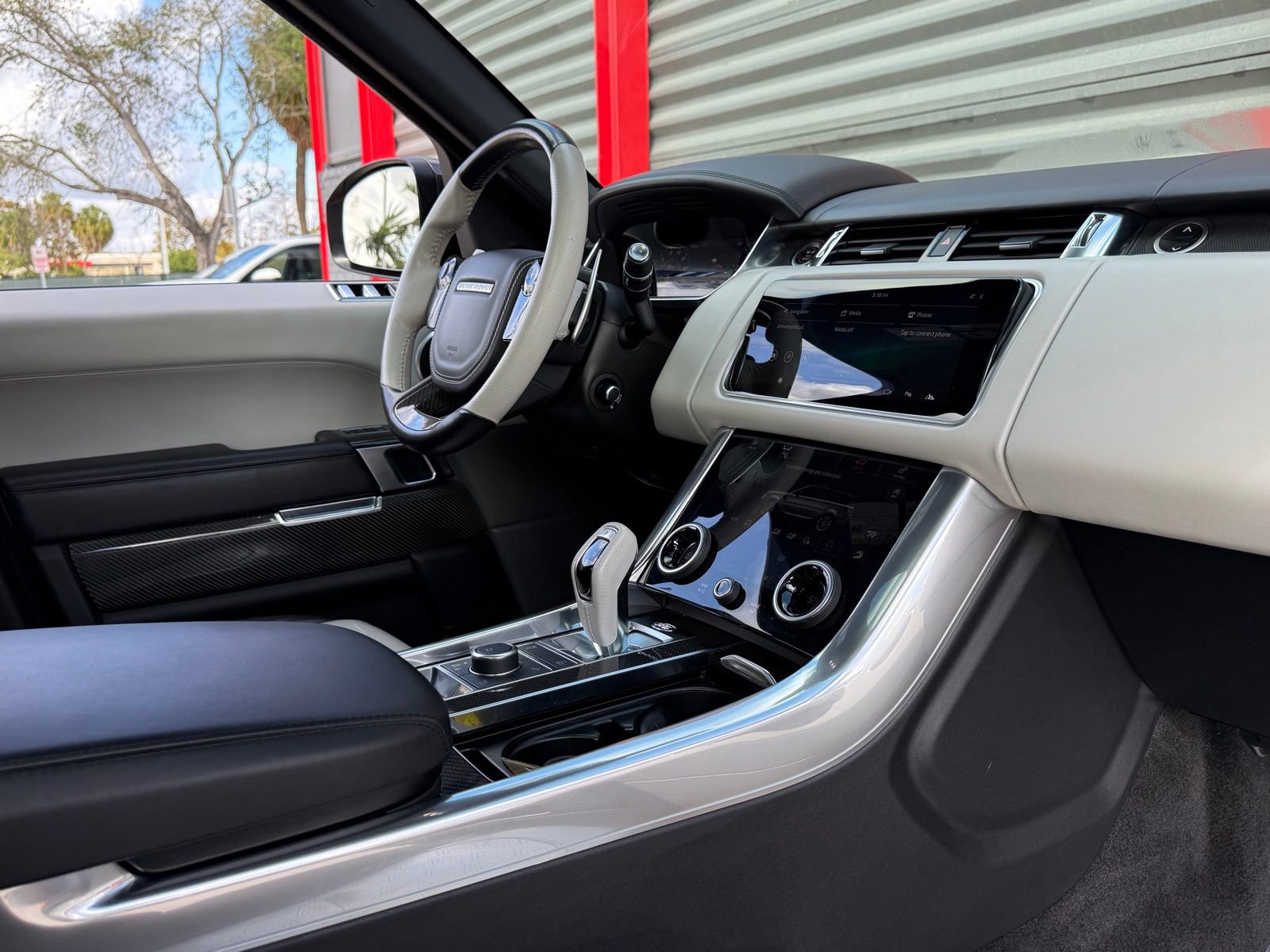 Used 2020 Land Rover Range Rover Sport SVR image 29