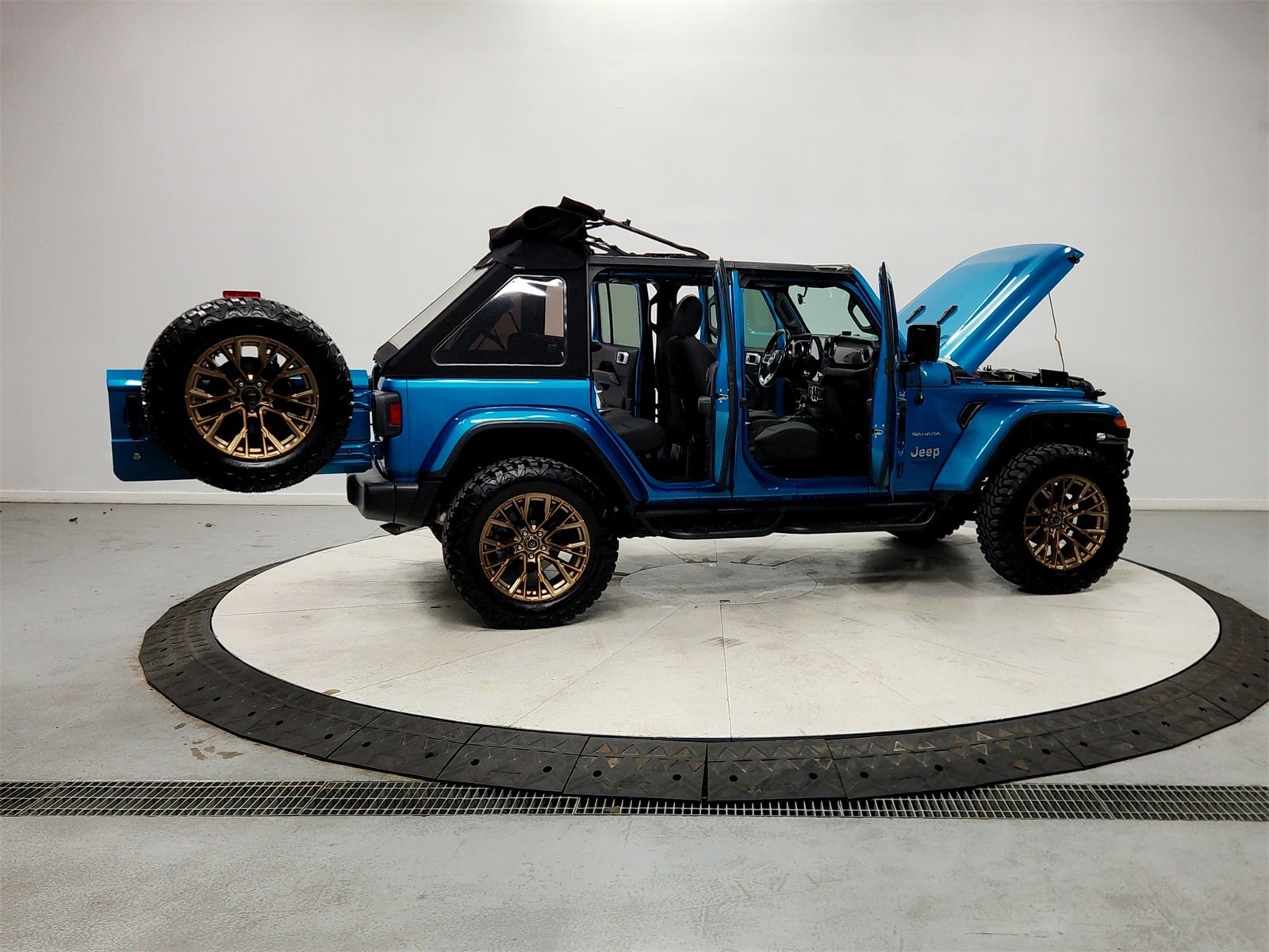 Used 2020 Jeep Wrangler Unlimited Sahara image 16