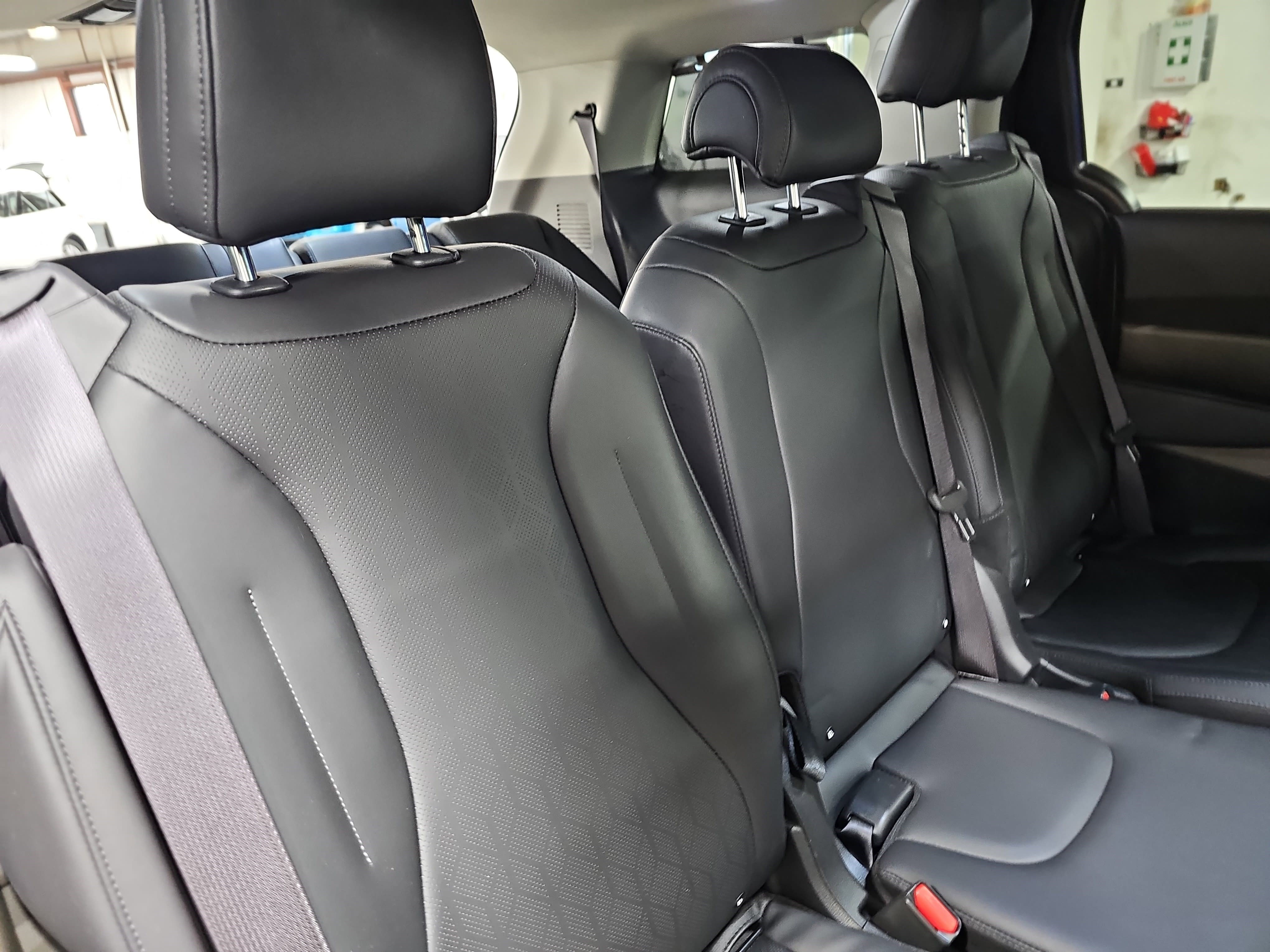 Used 2025 Kia Carnival SX image 12