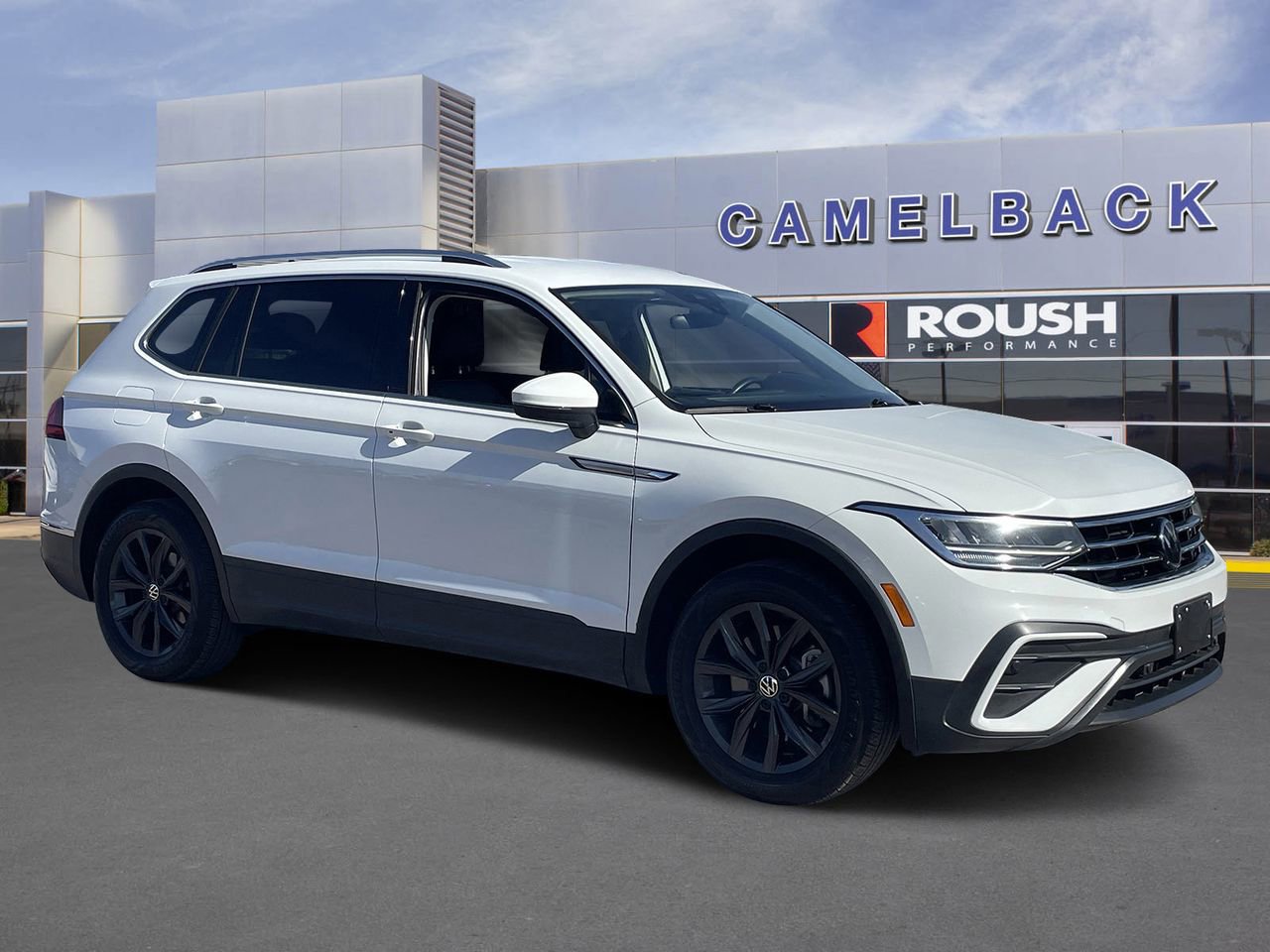 Used 2024 Volkswagen Tiguan SE image 32