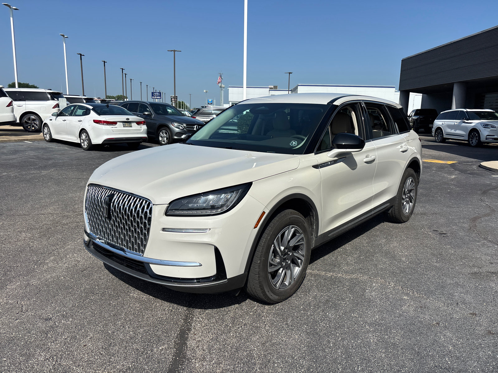 Certified 2023 Lincoln Corsair AWD w/ Rear Removable Package Tray image 3