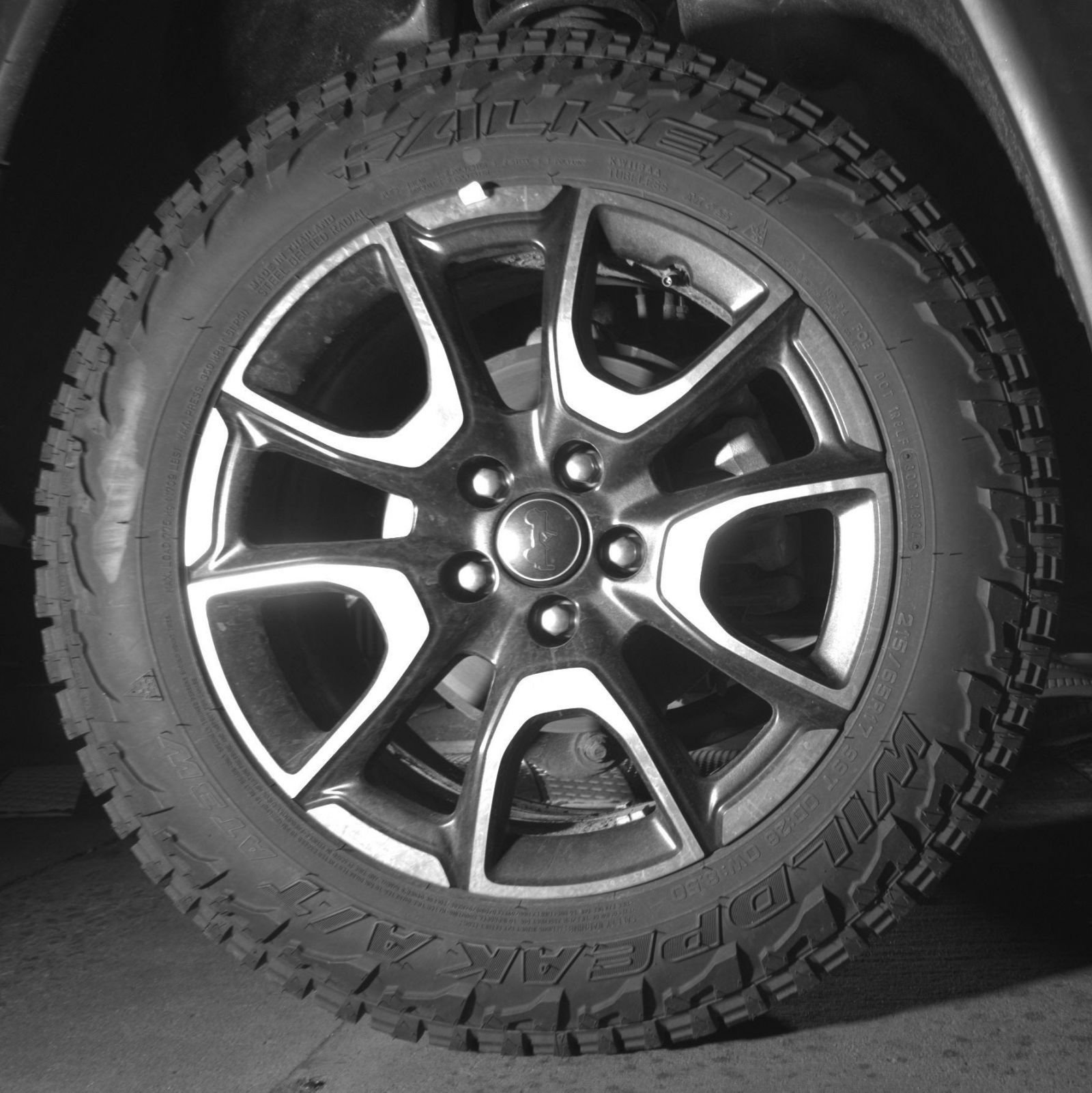Used 2025 Jeep Compass Trailhawk AWD/4WD image 18