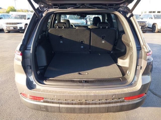 New 2025 Jeep Grand Cherokee Laredo image 21