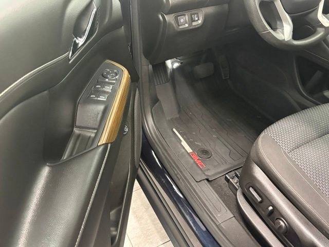 Used 2021 GMC Acadia SLE w/ Driver Convenience Package FWD image 13