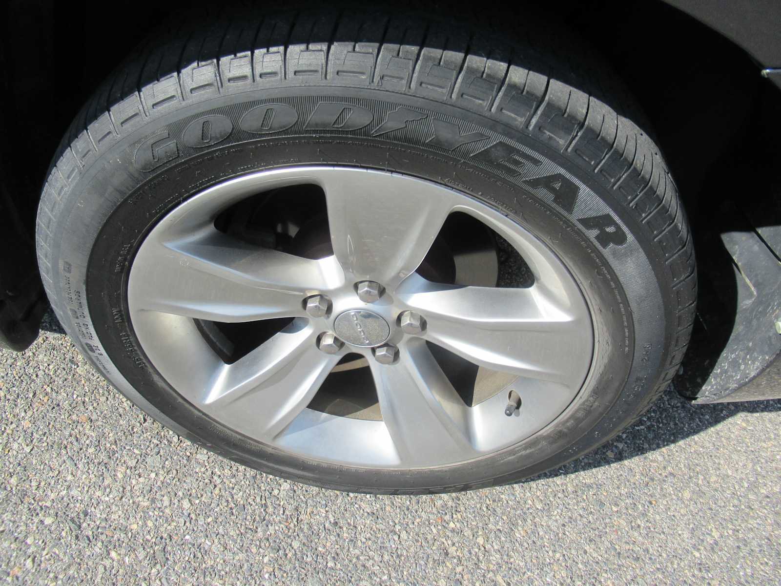 Used 2015 Dodge Charger SE w/ Sport Appearance Group image 10