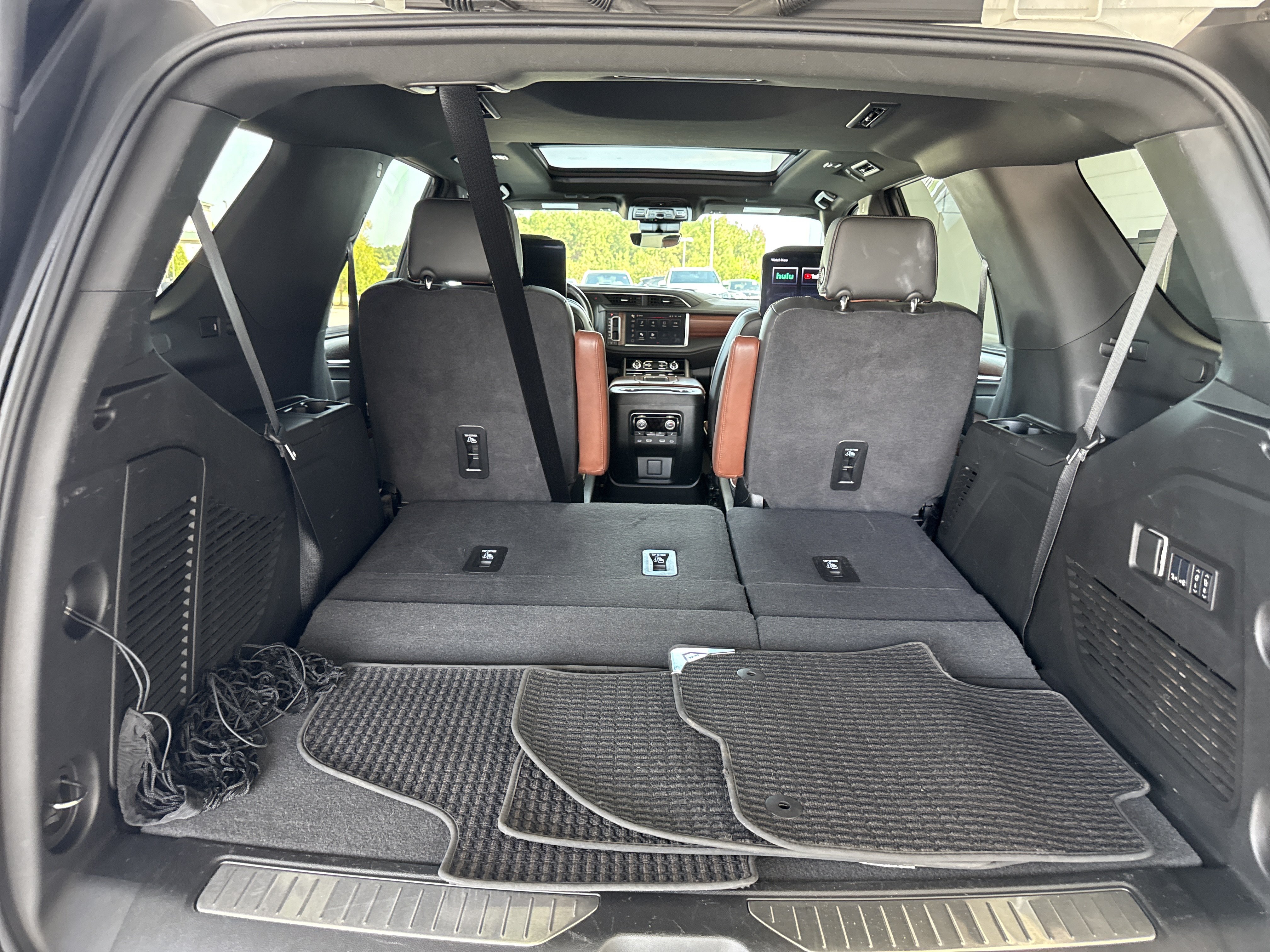 Used 2024 GMC Yukon Denali Ultimate AWD/4WD image 15