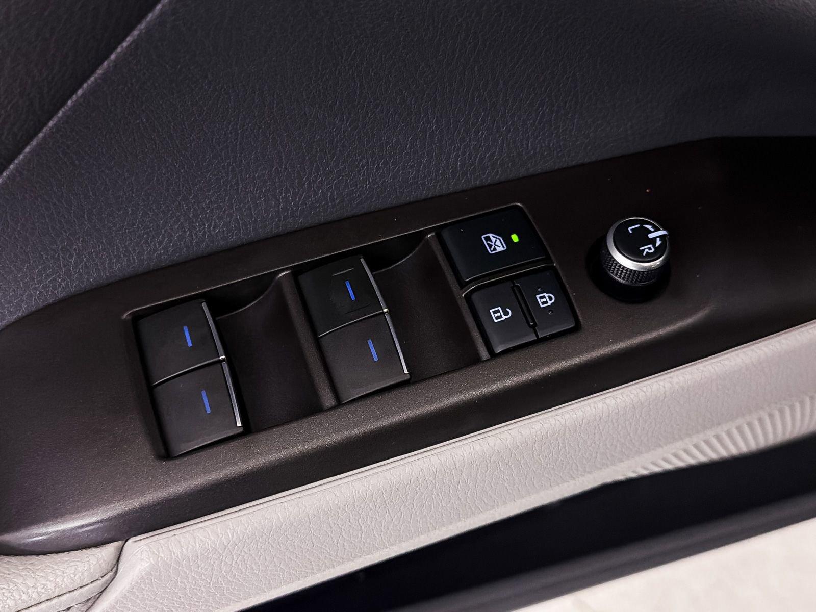 Used 2021 Toyota Camry XSE w/ Navigation Package FWD image 22