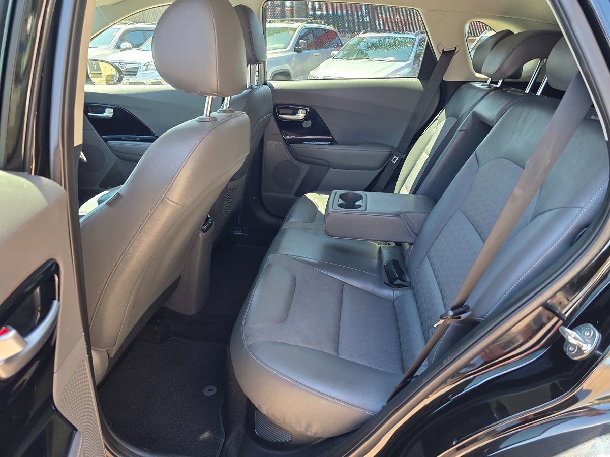 Used 2018 Kia Niro EX FWD image 22