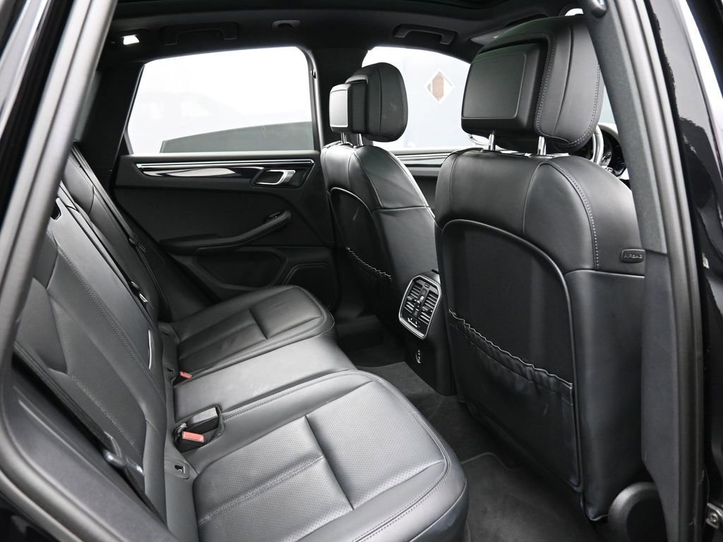 Certified 2023 Porsche Macan Turbo image 27