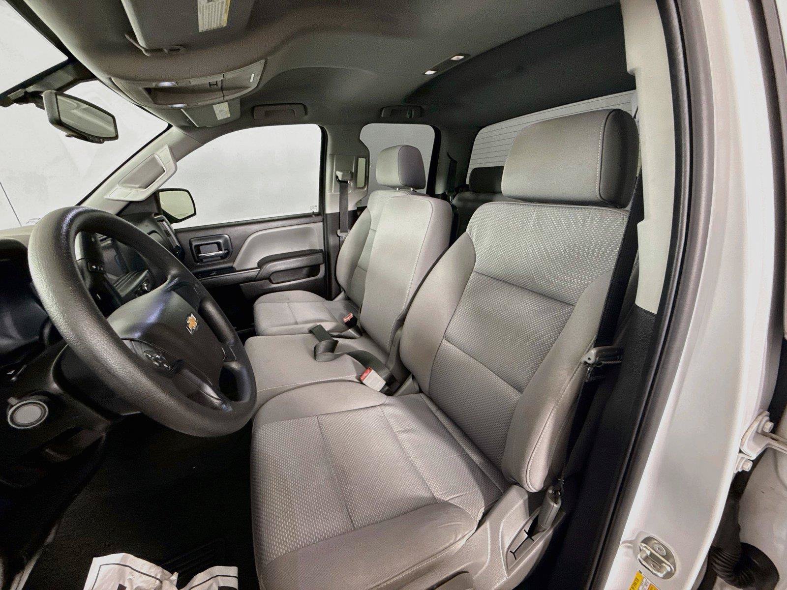 Used 2018 Chevrolet Silverado 1500 Custom w/ Custom Convenience Package RWD image 8