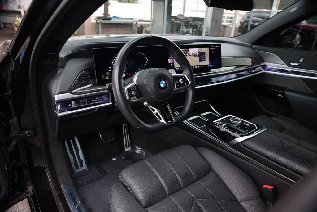 Used 2023 BMW 740i w/ Executive Package RWD image 15