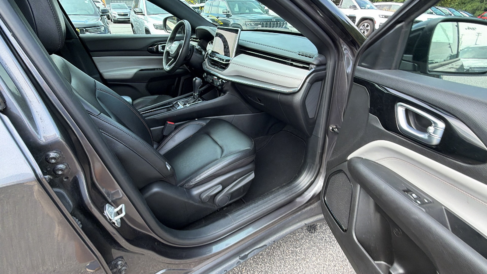 Used 2024 Jeep Compass Limited AWD/4WD image 19