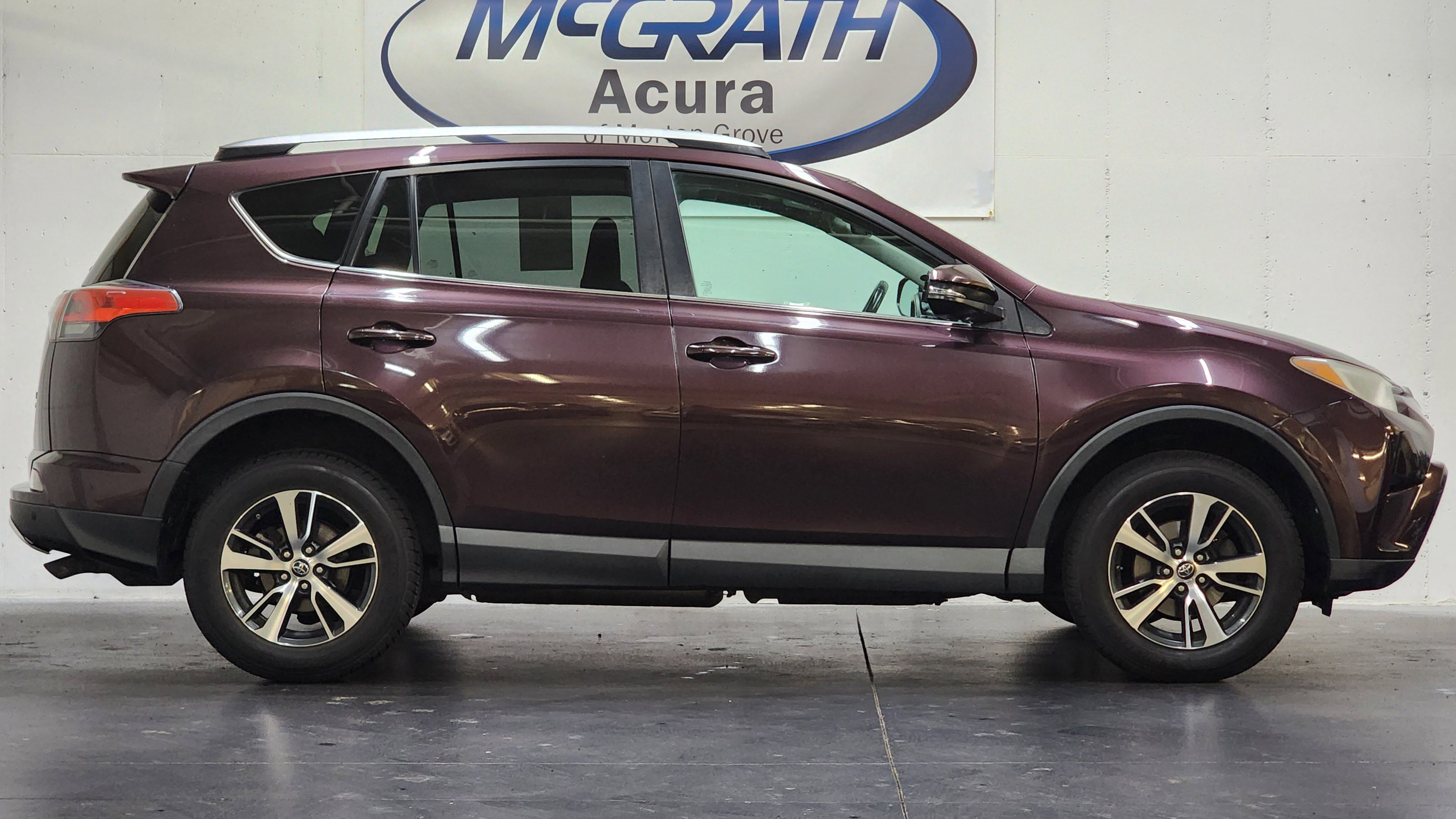 Used 2016 Toyota RAV4 XLE w/ Convenience Package image 3