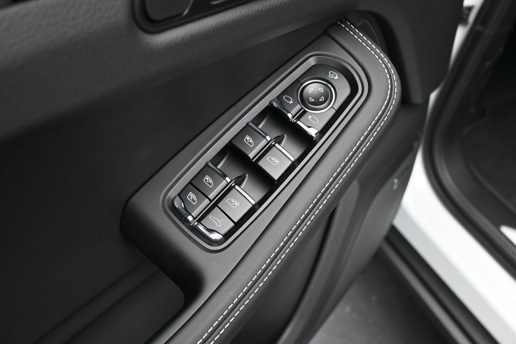 New 2026 Porsche Macan S AWD/4WD image 9