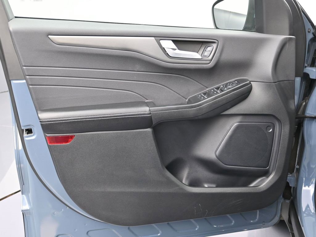 Certified 2025 Ford Escape SE w/ Class II Trailer Tow Package image 10