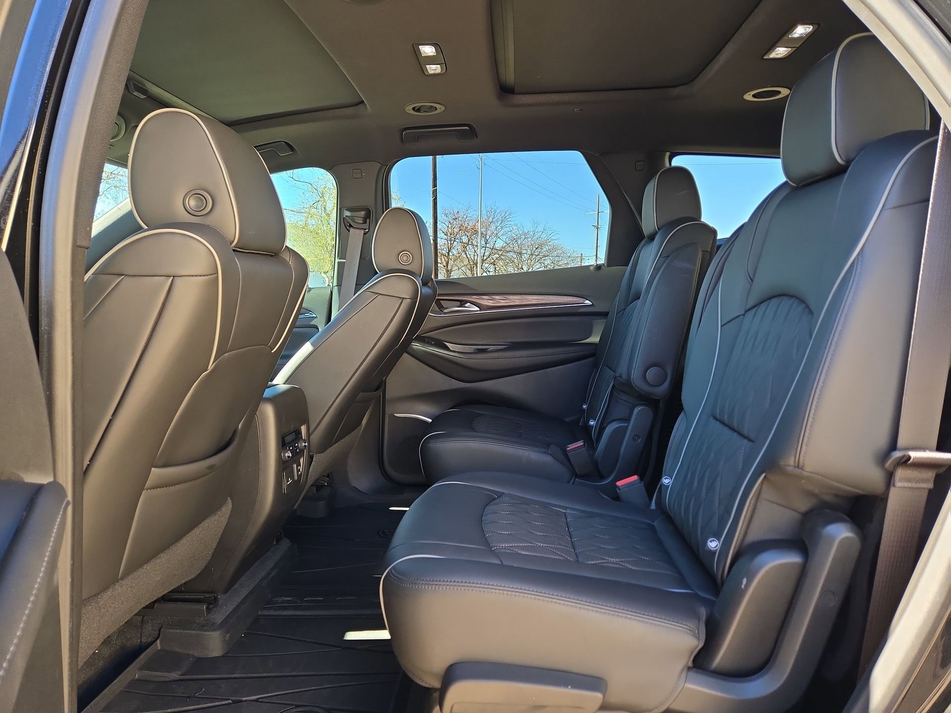 Used 2022 Buick Enclave Avenir w/ Avenir Technology Package image 13