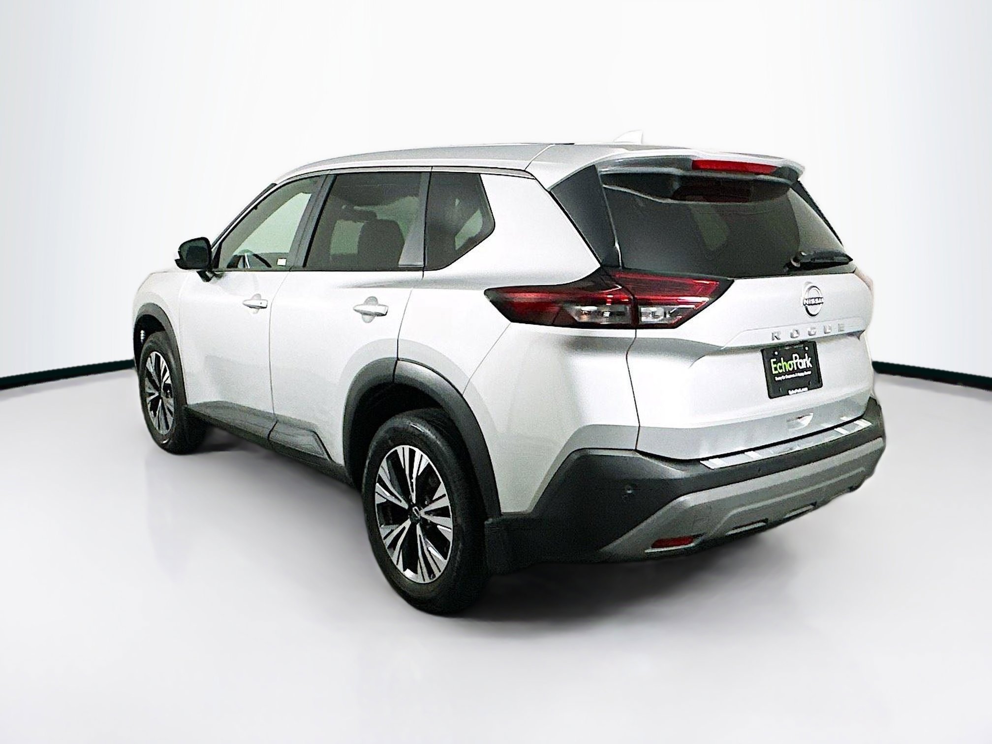Used 2023 Nissan Rogue SV image 5