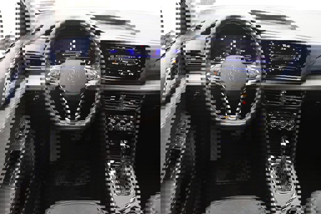 Used 2024 Volkswagen Taos SE image 12