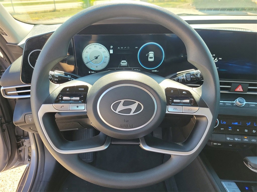 Used 2024 Hyundai Elantra SEL image 19