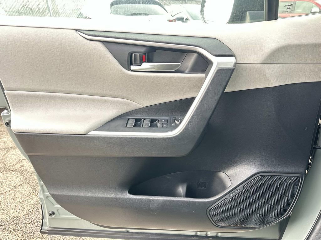 Used 2022 Toyota RAV4 XLE image 23