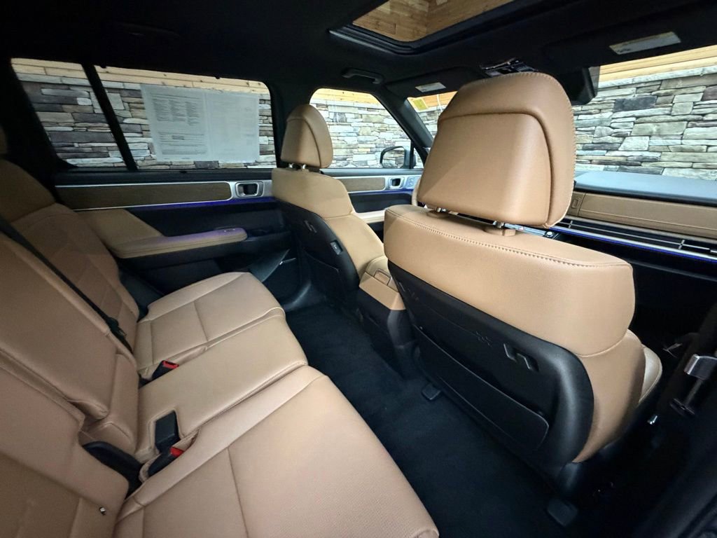 Certified 2025 Hyundai Santa Fe Limited image 31