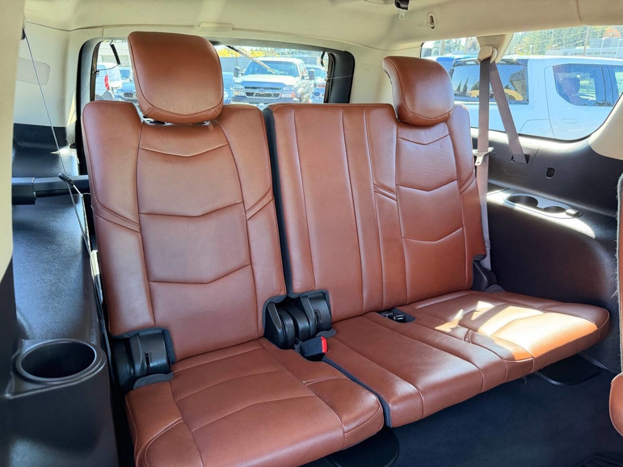 Used 2017 Cadillac Escalade ESV Luxury image 29