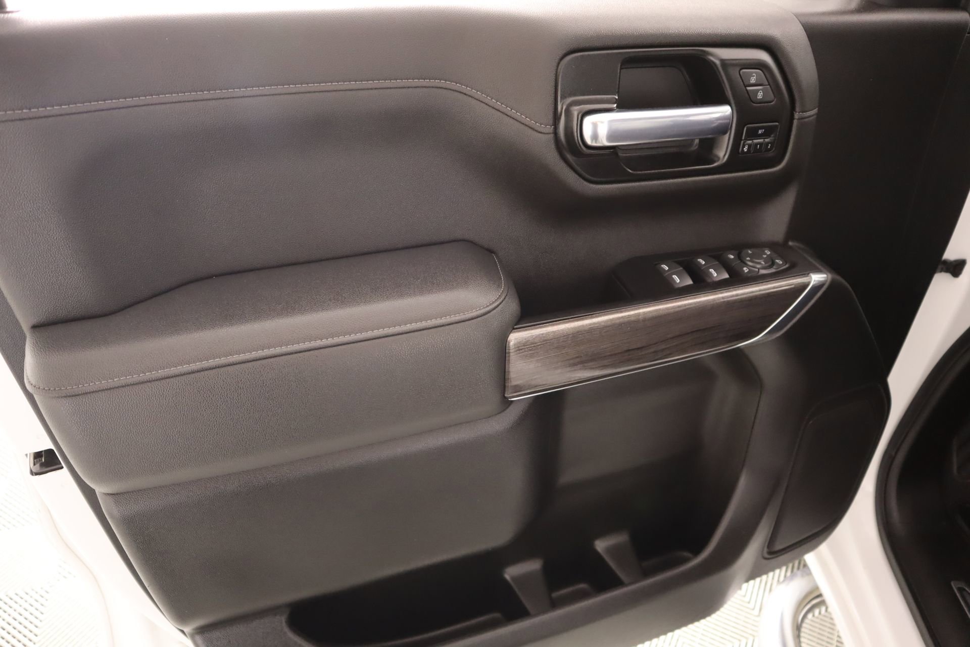 Used 2022 Chevrolet Silverado 1500 LTZ w/ Z71 Off-Road Package image 14