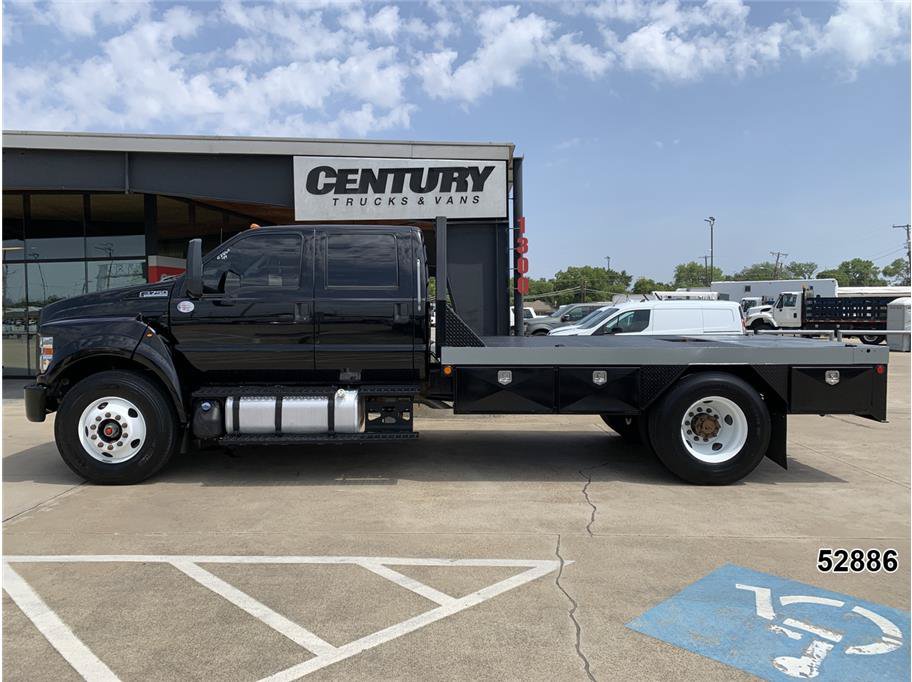 Used 2022 Ford F750 2WD Crew Cab Super Duty image 4