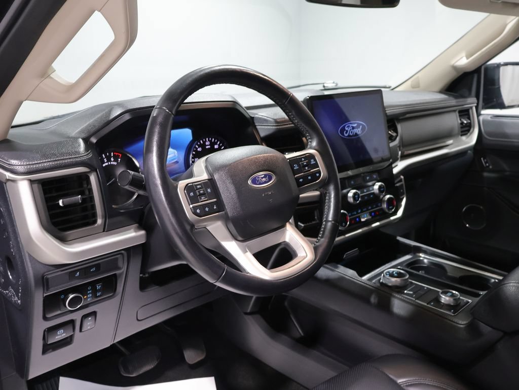 Used 2023 Ford Expedition XLT AWD/4WD image 16