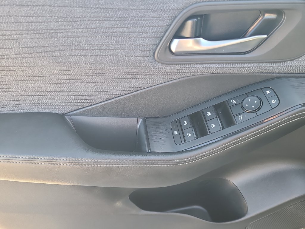 Used 2023 Nissan Rogue SV FWD image 21