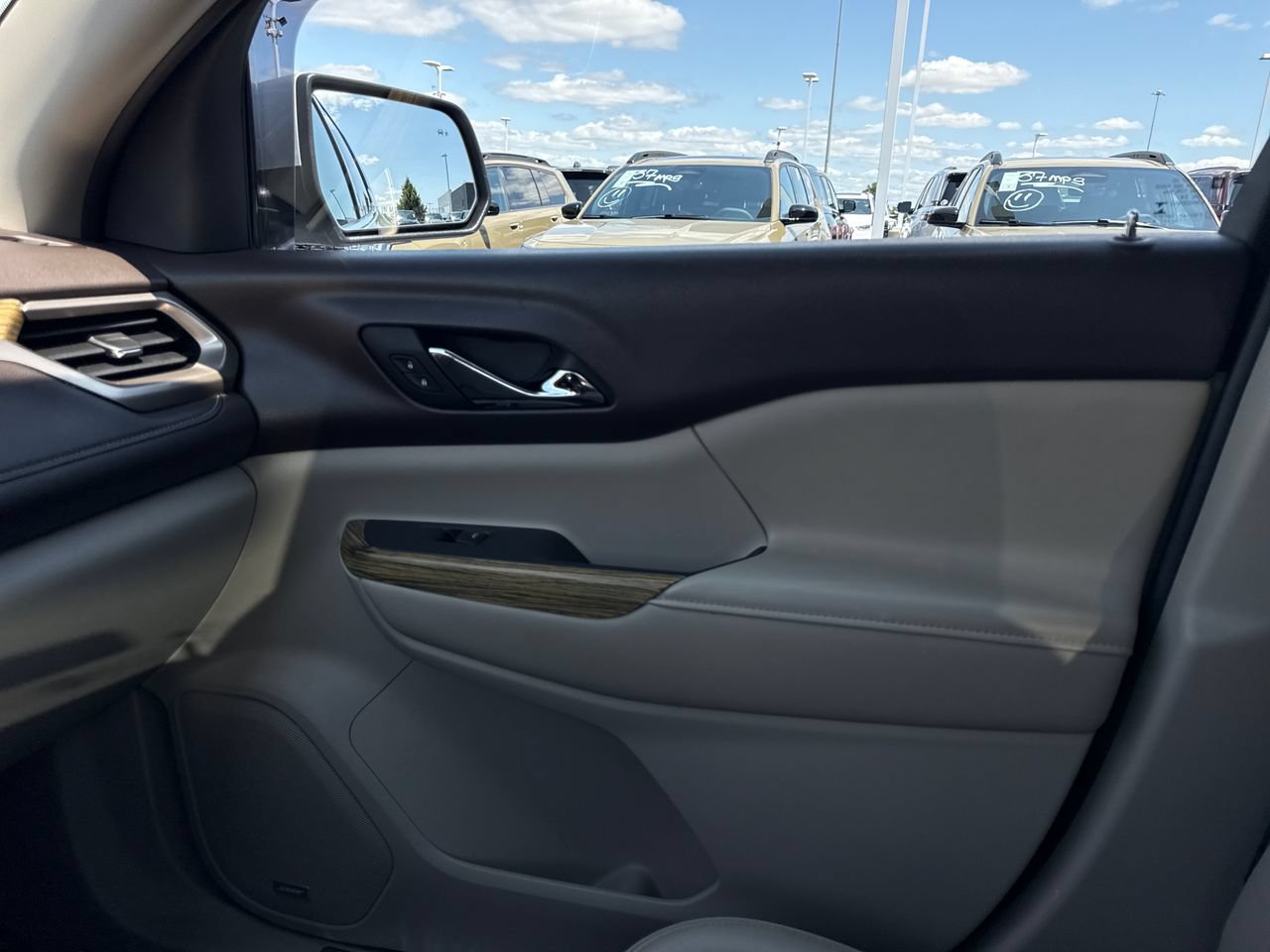 Used 2018 GMC Acadia Denali w/ LPO, Cargo Package FWD image 28