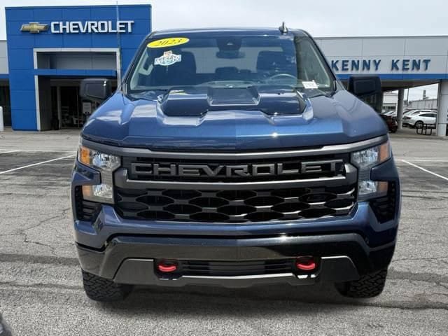Used 2023 Chevrolet Silverado 1500 Custom Trail Boss w/ LPO, Dark Essentials Package AWD/4WD image 5