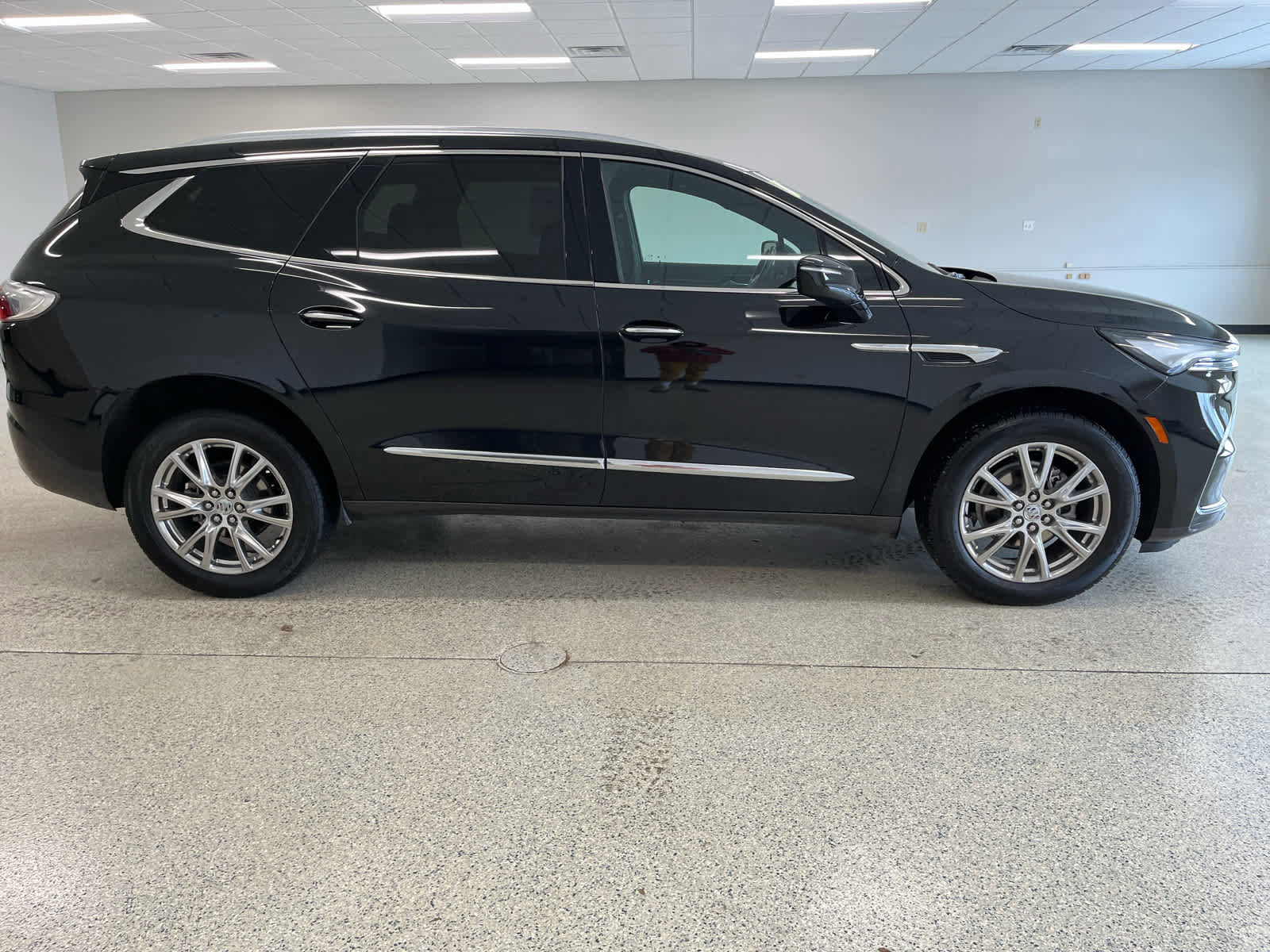 Used 2023 Buick Enclave Essence w/ Experience Buick Package image 6