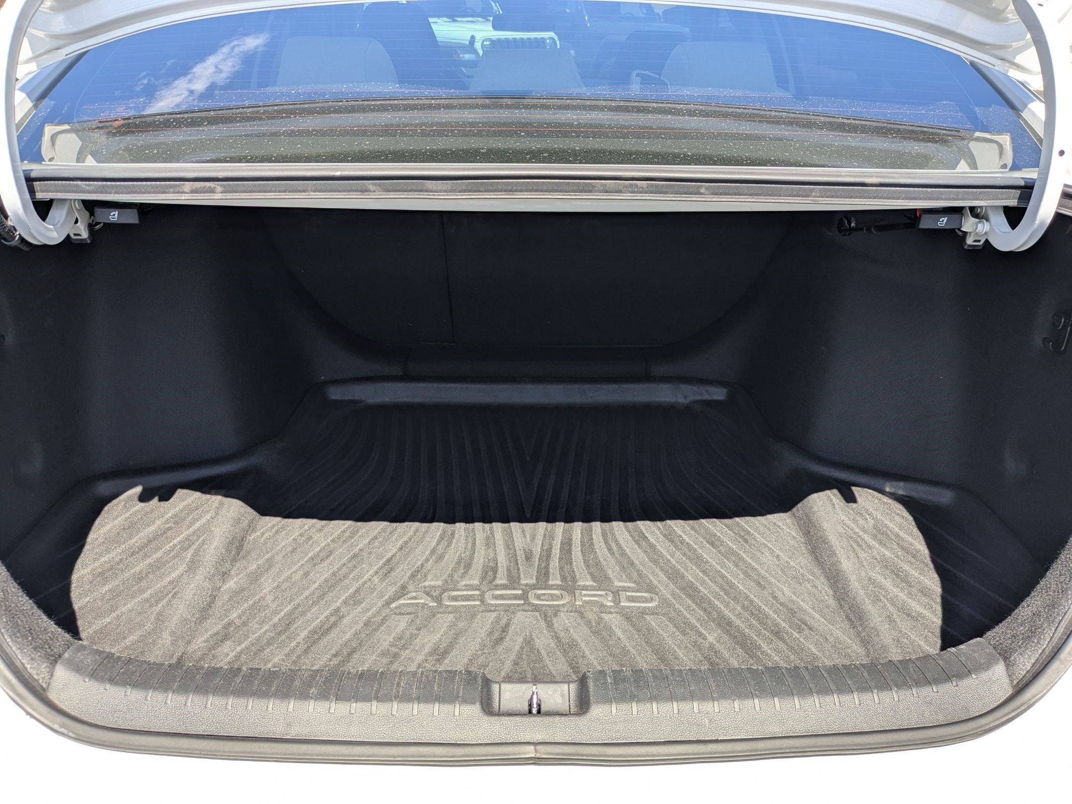 Used 2025 Honda Accord SE image 32