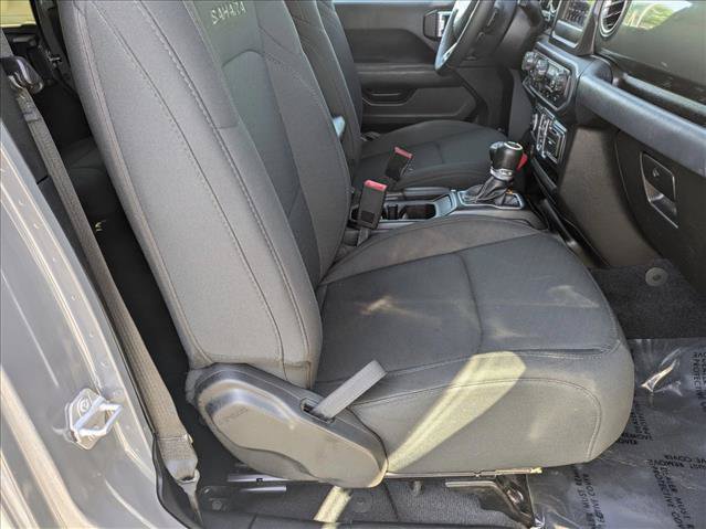 Used 2019 Jeep Wrangler Unlimited Sahara AWD/4WD image 19